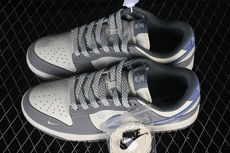 All categories Nk SB Dunk Series Nk SB Dunk Low High-end customized low-top sneakers Nike SB Dunk Low Burberry co-branded gray and blue stitching Anniversary high-end customized low-top casual sneakers JP1628-035